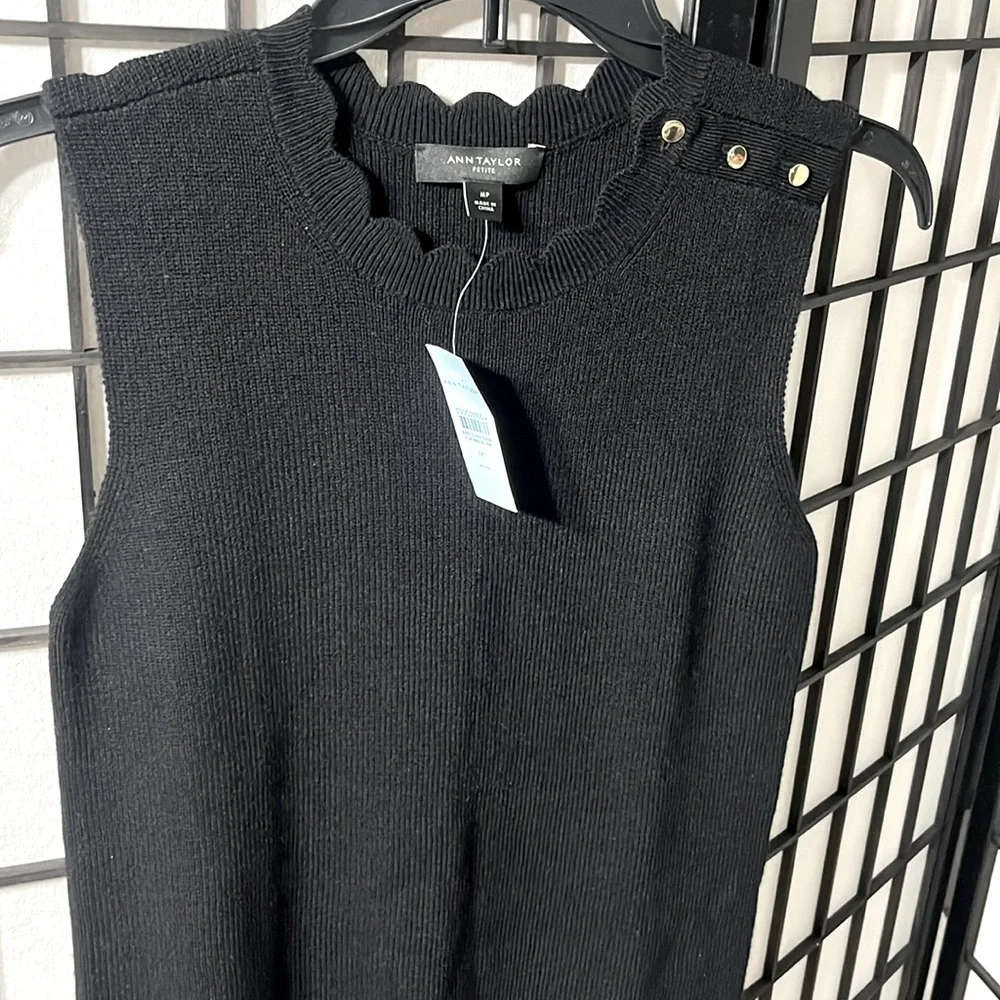 Ann Taylor Black Scalloped Sweater Shell Sleeveless Pullover Size MP - Picture 1 of 5